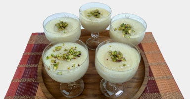 تقديم حلى كاسات السميد بالحليب