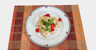 السباجيتي بالصوص الأبيض