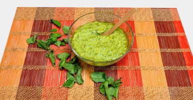 صوص بيستو الريحان الإيطالي