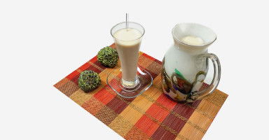 تقديم مشروب فاكهة القشطة