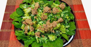 سلطة البروكلي والتونة