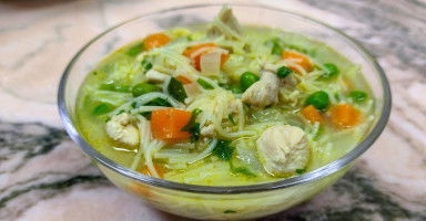 شوربة الشعيرية بالدجاج