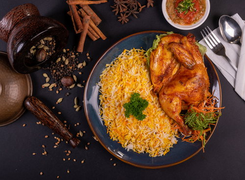 طريقة عمل المندي بالدجاج بالفرن ونكهة الفحم