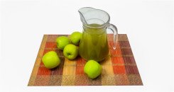 عصير التفاح الأخضر الطازج