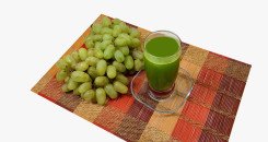 تقديم عصير العنب الأخضر